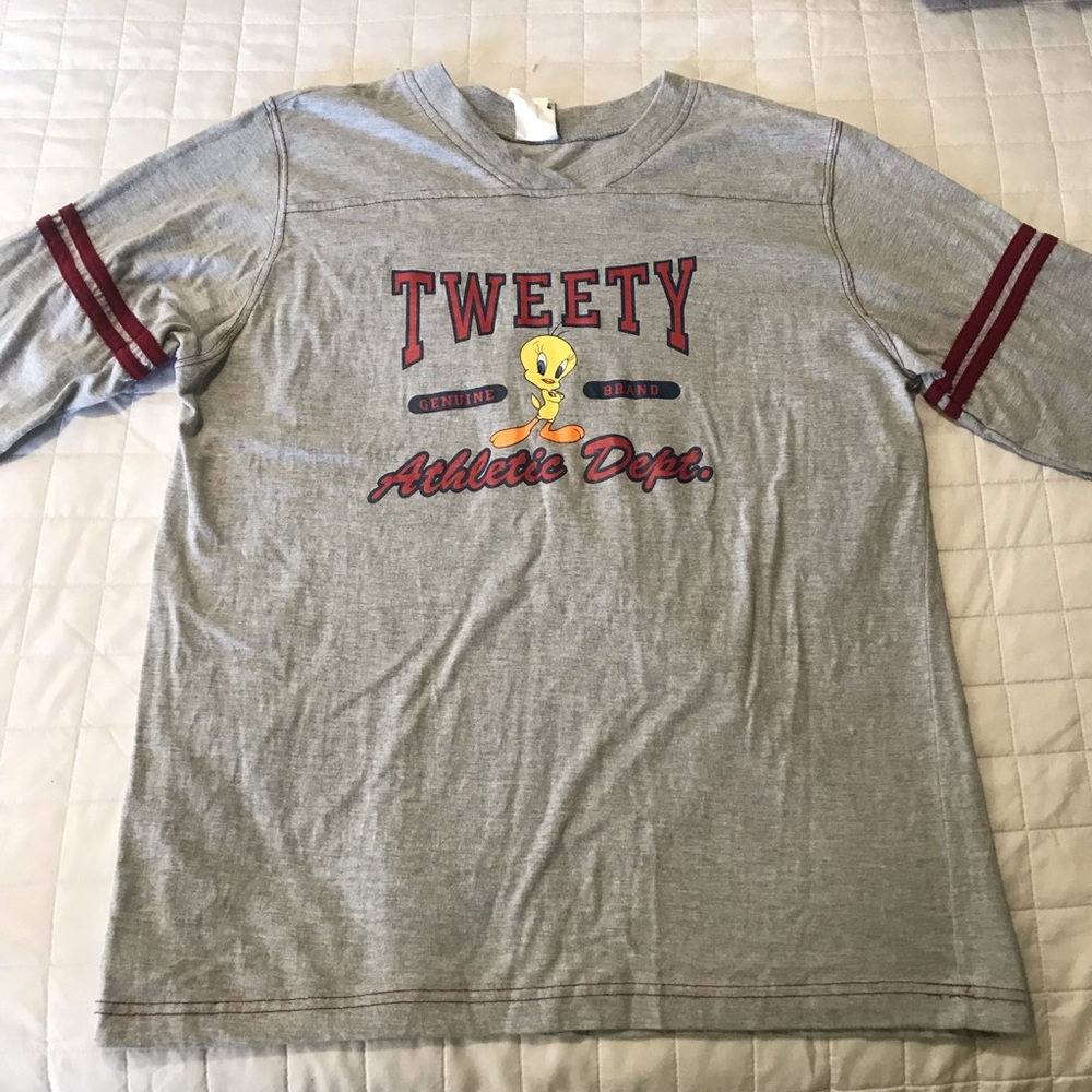 Looney Toons Vintage Tweety v neck tee